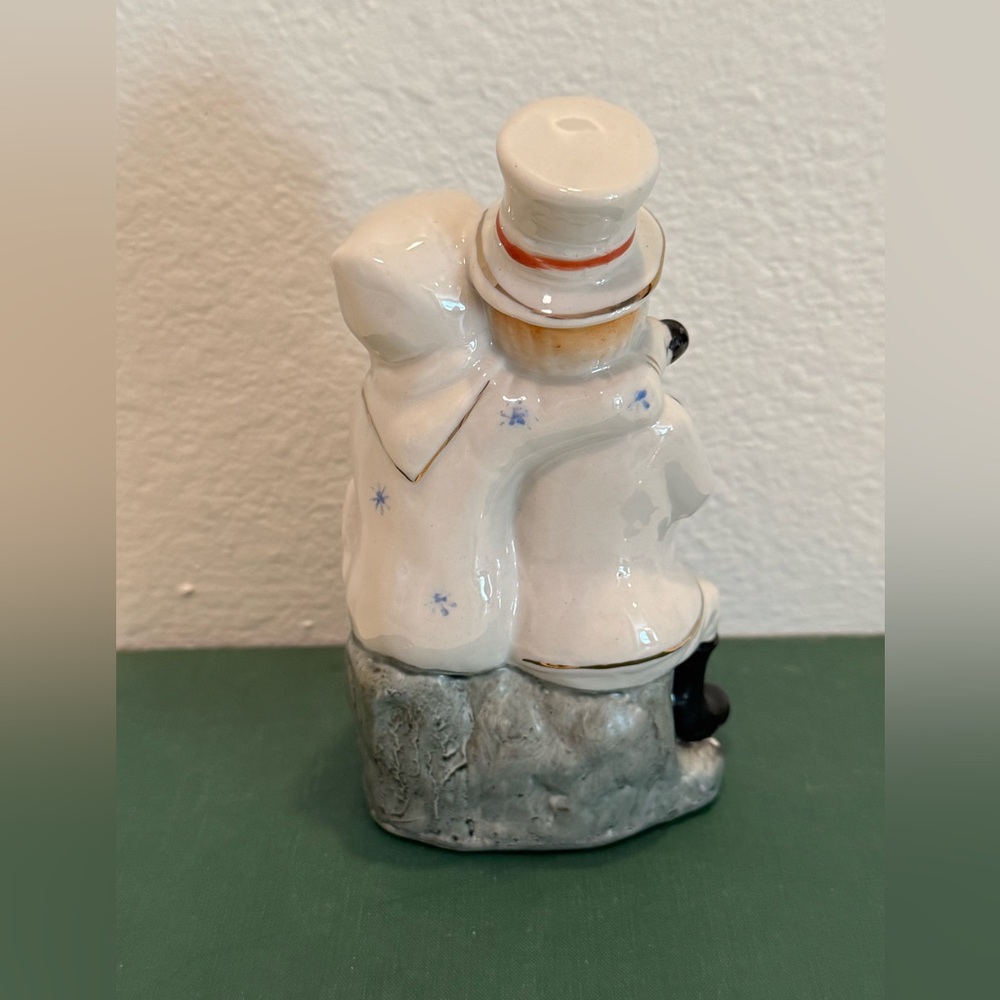 Vintage Porcelian Couple with Cat Figurine - Picture 7 of 12